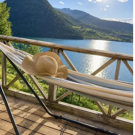 Sjarmerende Med Utsikt Over Sognefjorden Ferienhaus *