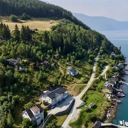 Sjarmerende Med Utsikt Over Sognefjorden * Kaupanger